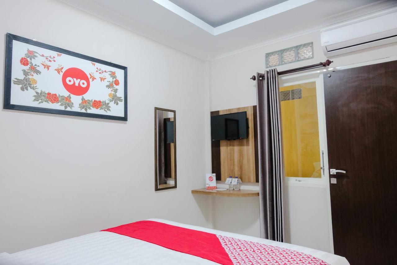 Noura Guest House Syariah Malang Exterior foto