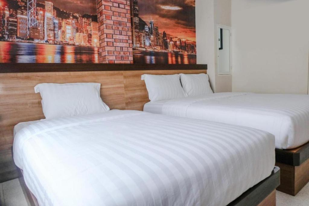 Noura Guest House Syariah Malang Exterior foto