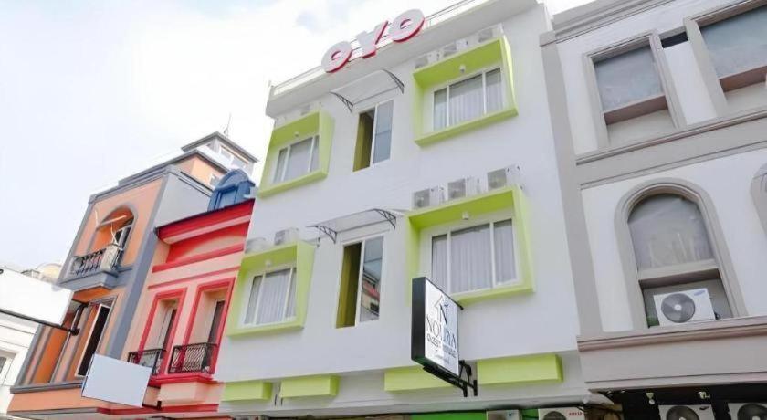 Noura Guest House Syariah Malang Exterior foto