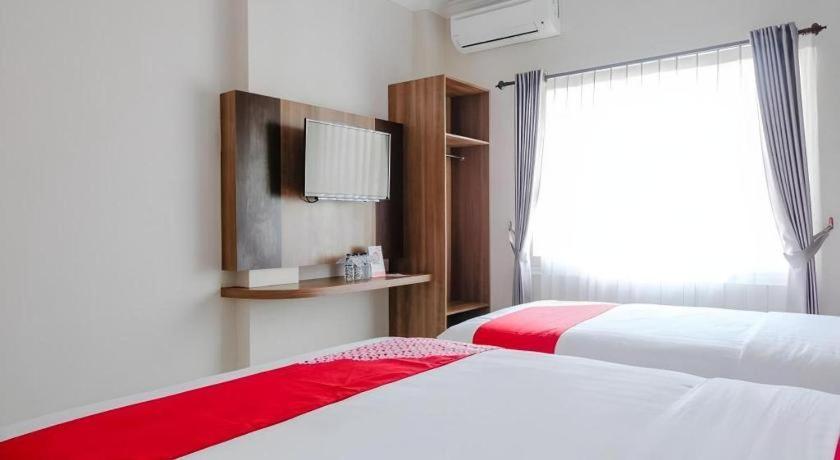 Noura Guest House Syariah Malang Exterior foto