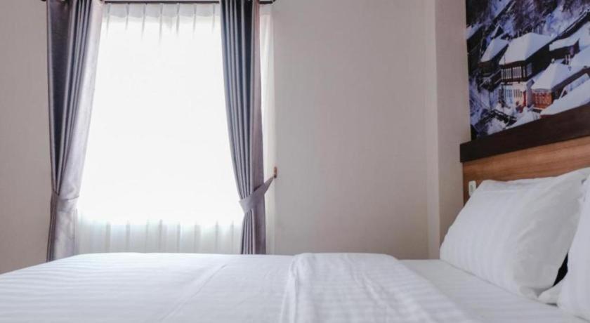 Noura Guest House Syariah Malang Exterior foto